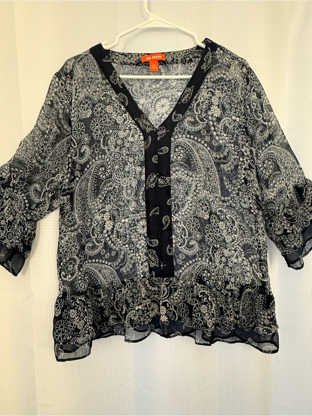 Flowy top.
Size Large (Fits M to L)
Dark Blue and White